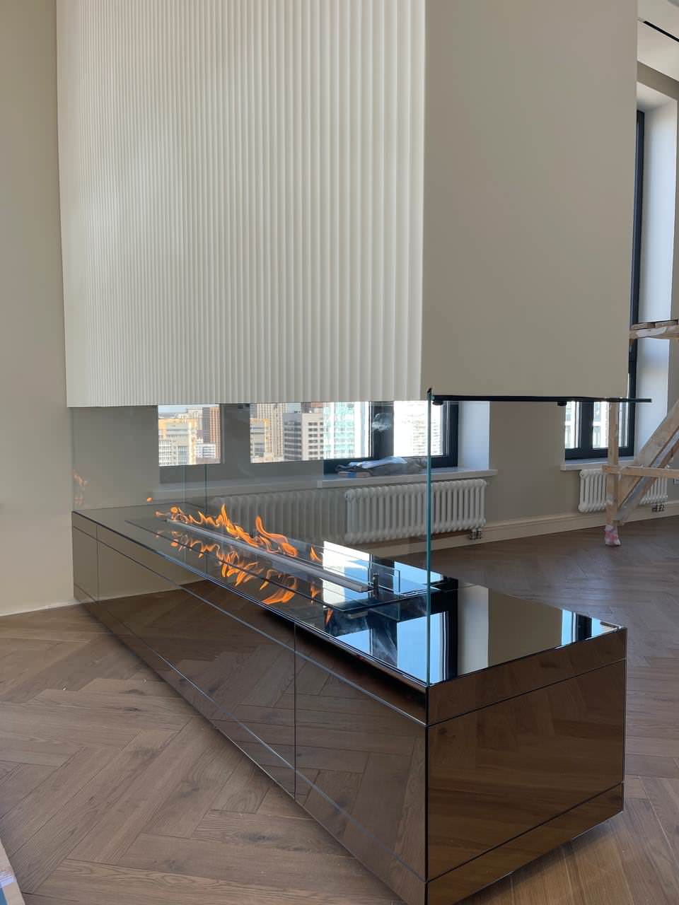 Автоматический биокамин Planika FLA 3 + облицовка конструкции бронзовым зеркалом