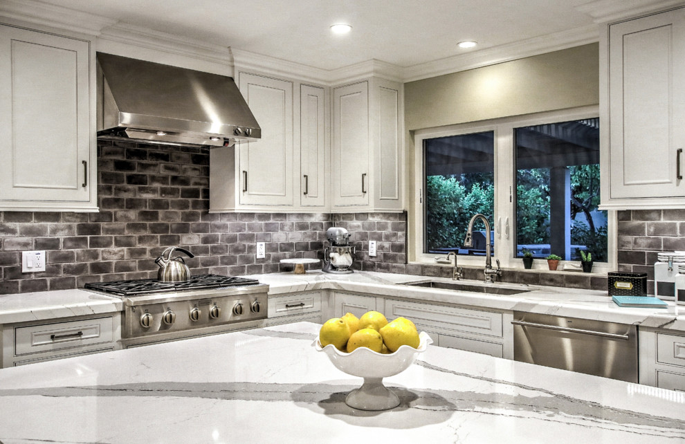 Inspiration for a transitional kitchen remodel in Phoenix
