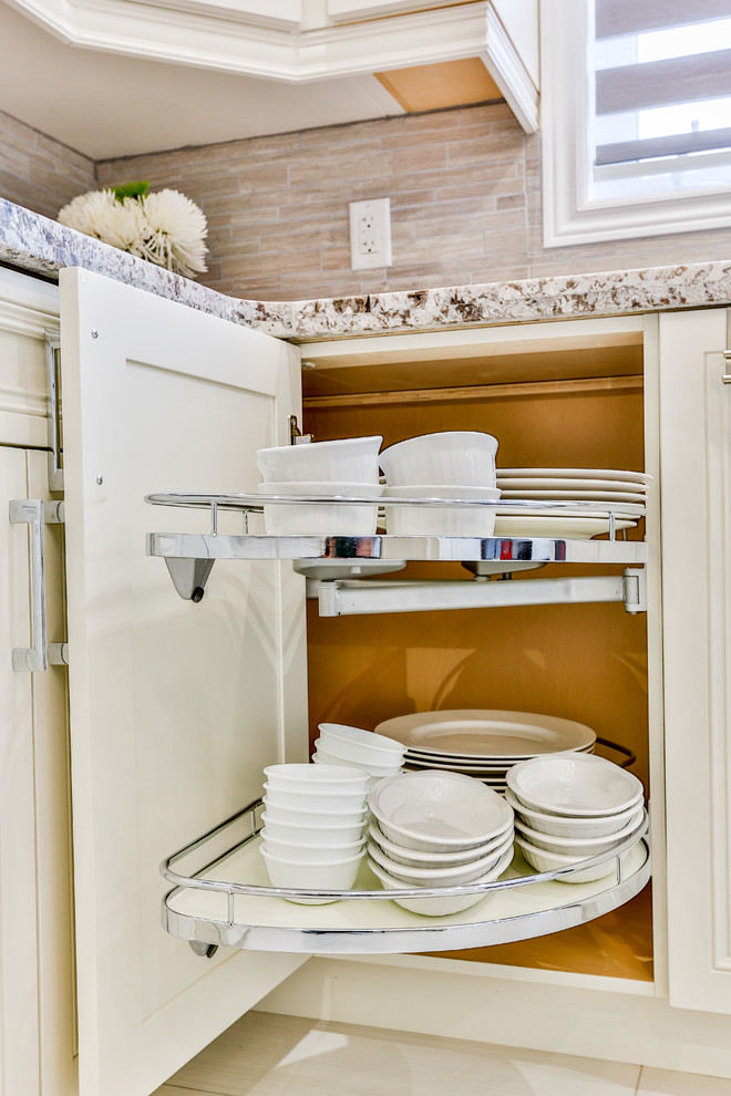 Inspiration for a transitional kitchen remodel in Toronto