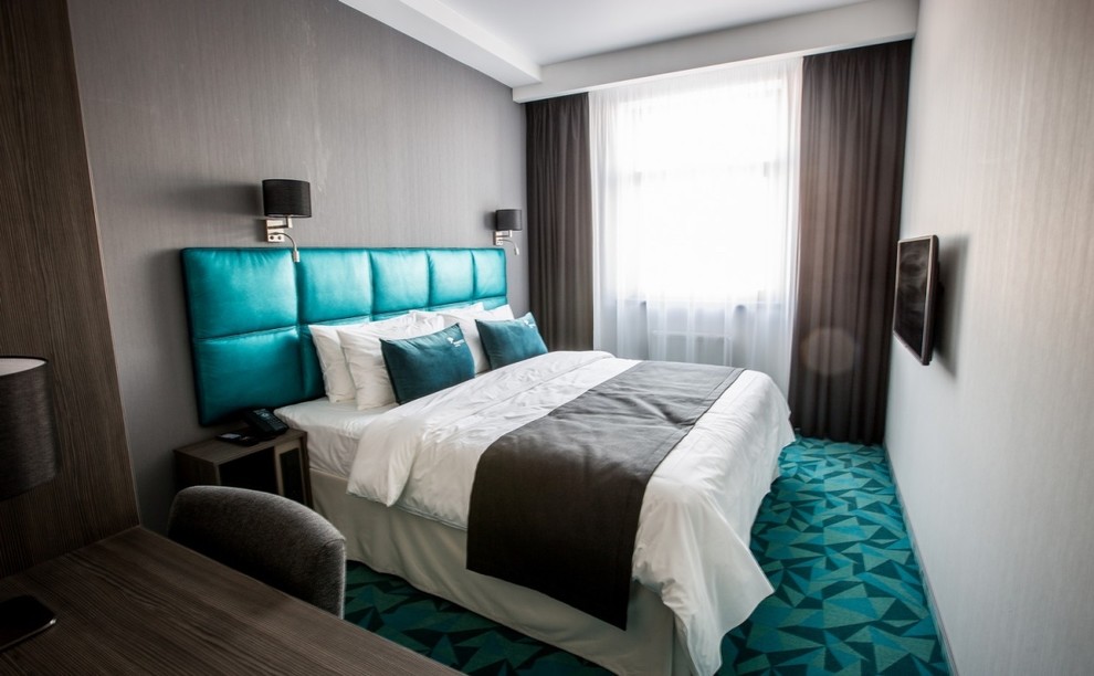 Освещение номера в гостинице Mirotel