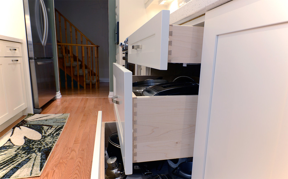 Transitional kitchen photo in Toronto