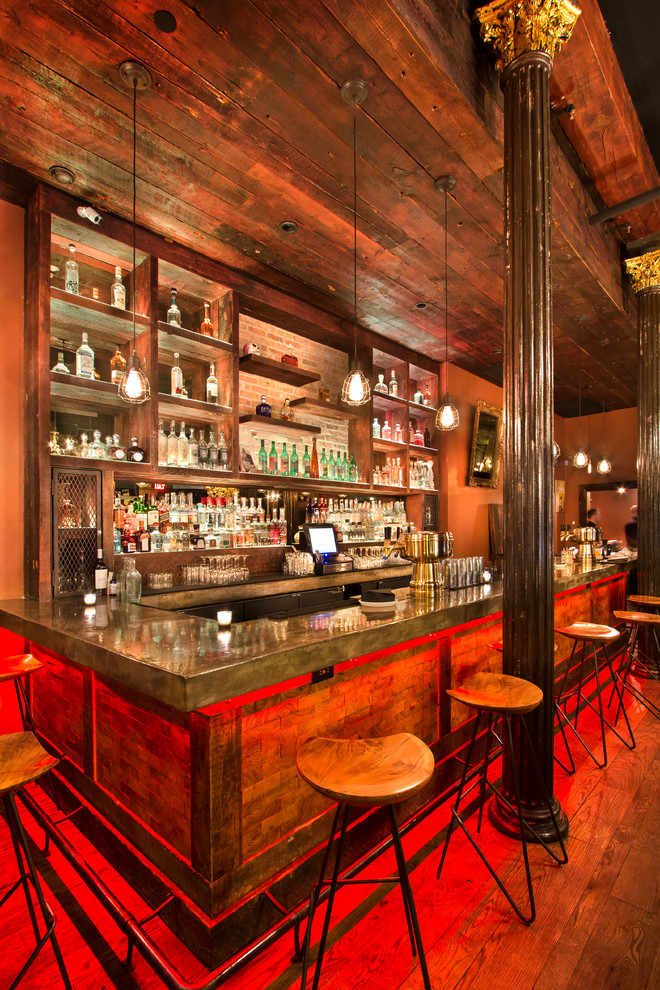 Свежая идея для дизайна: домашний бар в стиле рустика - отличное фото интерьера
