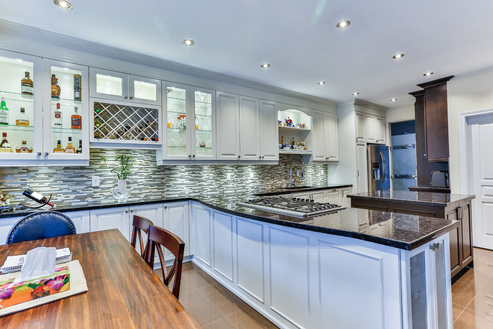 Transitional kitchen photo in Toronto
