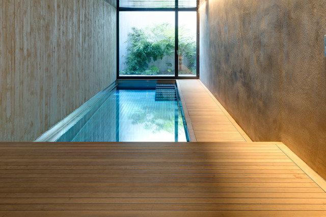 Decking contemporary-pools-and-hot-tubs