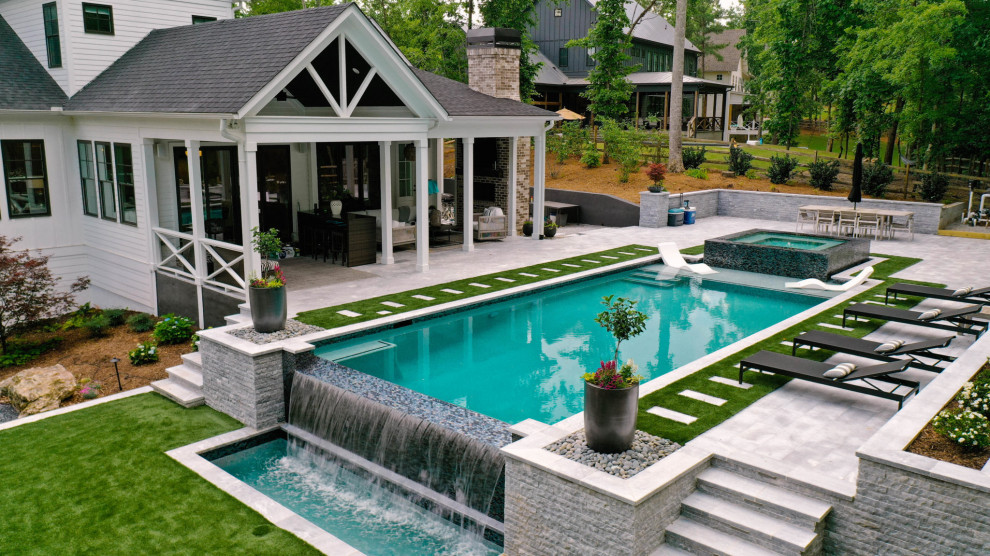 Свежая идея для дизайна: большой естественный бассейн произвольной формы на заднем дворе в стиле модернизм - отличное фото интерьера