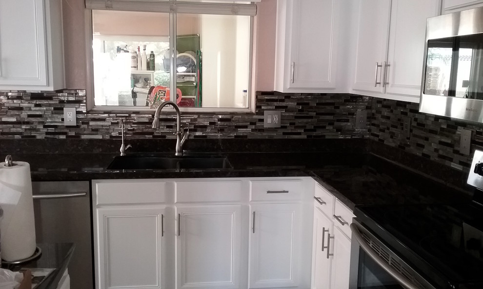 Example of a transitional kitchen design in Phoenix