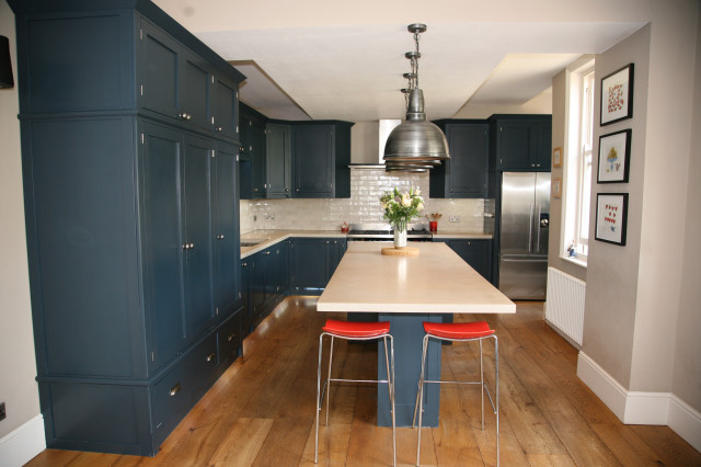 Approved Used Kitchen, Large In Frame Shaker with Bar traditional-kitchen