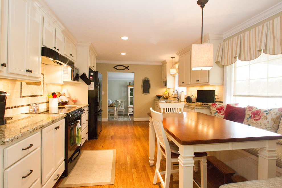 Inspiration for a transitional kitchen remodel in Birmingham