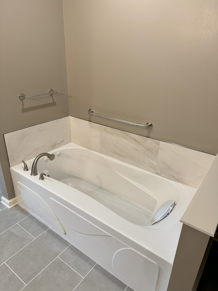 Villages of Oak Manor Master Bathroom