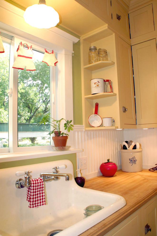 Home design - farmhouse home design idea in Salt Lake City