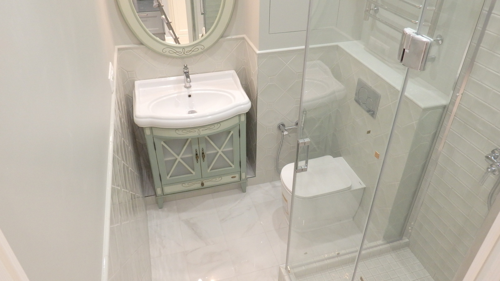 ЖК Вивальди - новый санузел в квартире-студии в новостройке с душевым углом