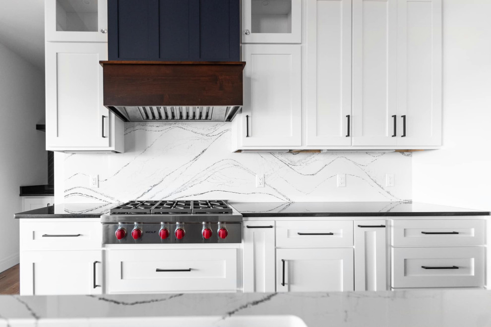 Kitchen - transitional kitchen idea