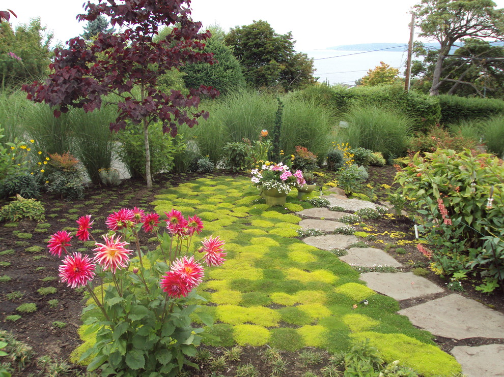 Inspiration for an eclectic backyard garden for summer in Seattle with natural stone pavers.