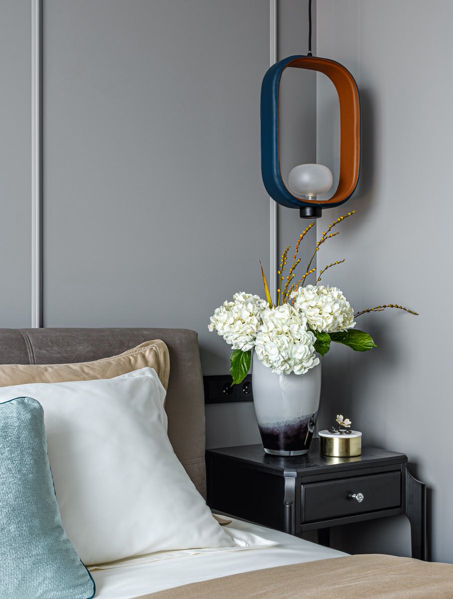 Магический уютный интерьер с темными стенами