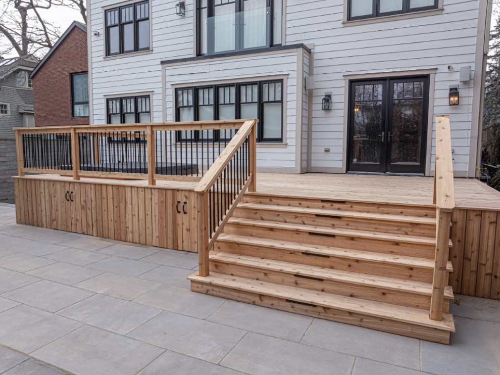 Elegant deck photo in Toronto