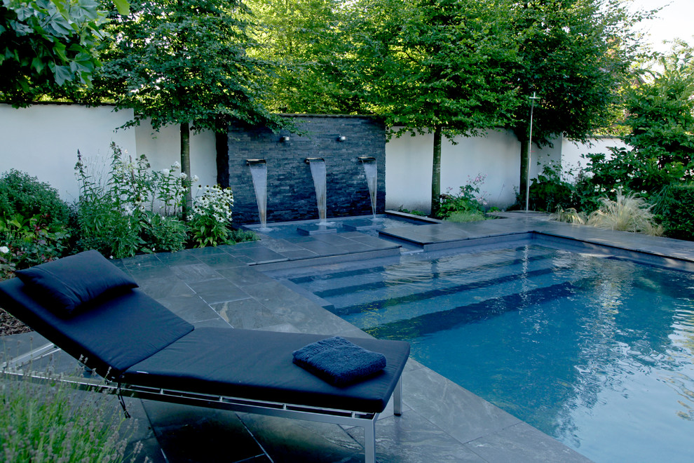 Moderner Pool in Sonstige