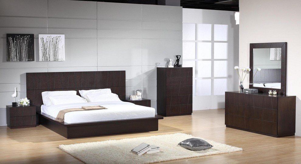 Large minimalist master bedroom photo in New York