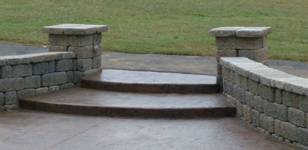Example of a mid-sized transitional backyard concrete patio design in Phoenix