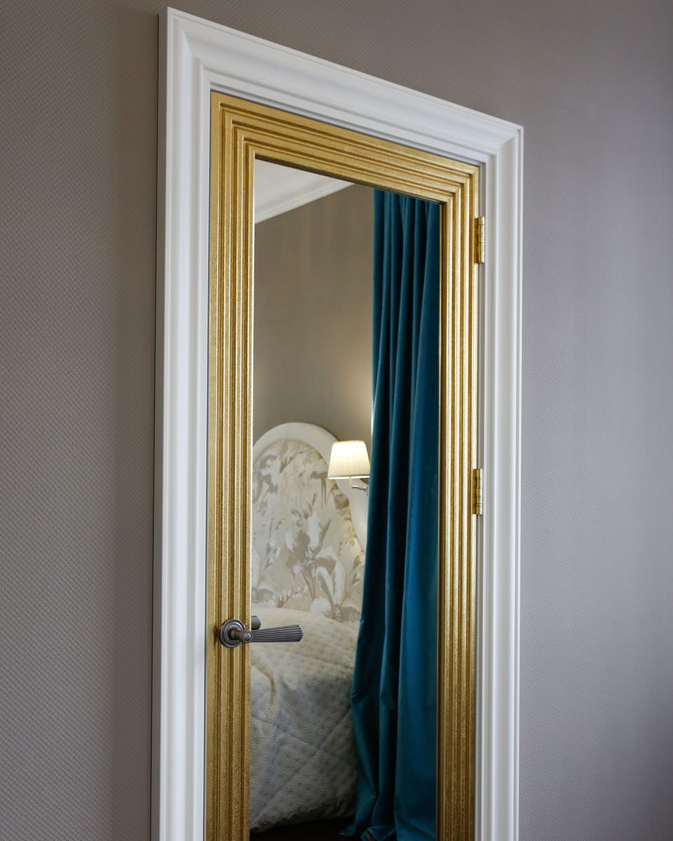 Интерьер двухэтажного дома в пригороде