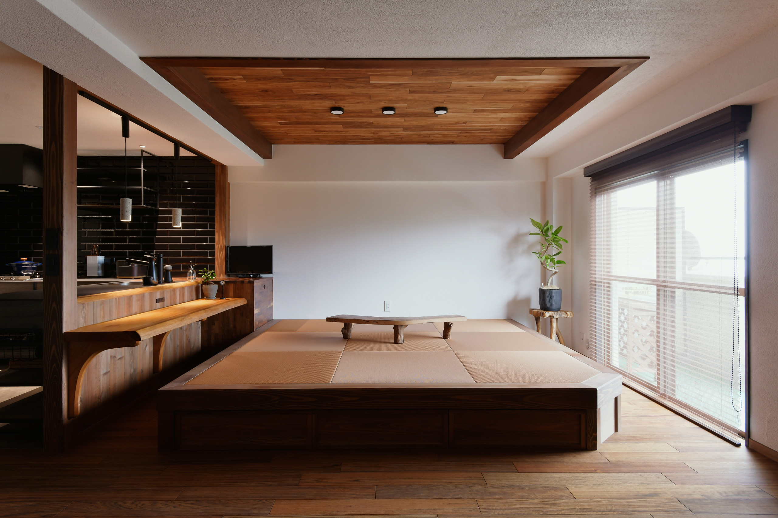 【広々リビング】天然木を贅沢に使ったマンションリノベーション