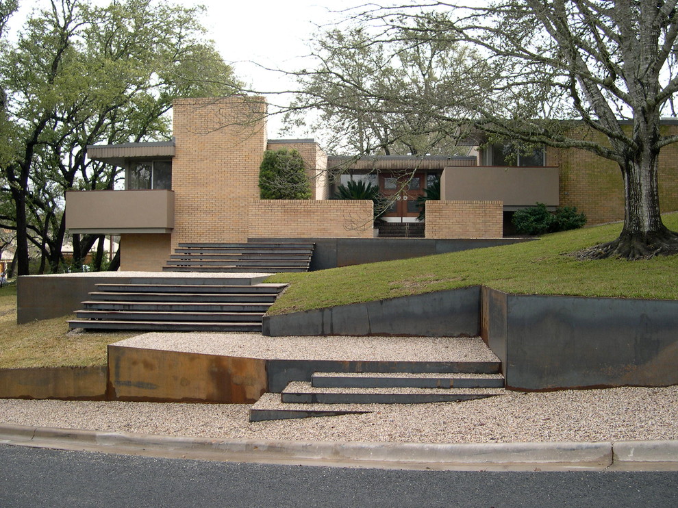 This is an example of a modern garden in Austin with a retaining wall.