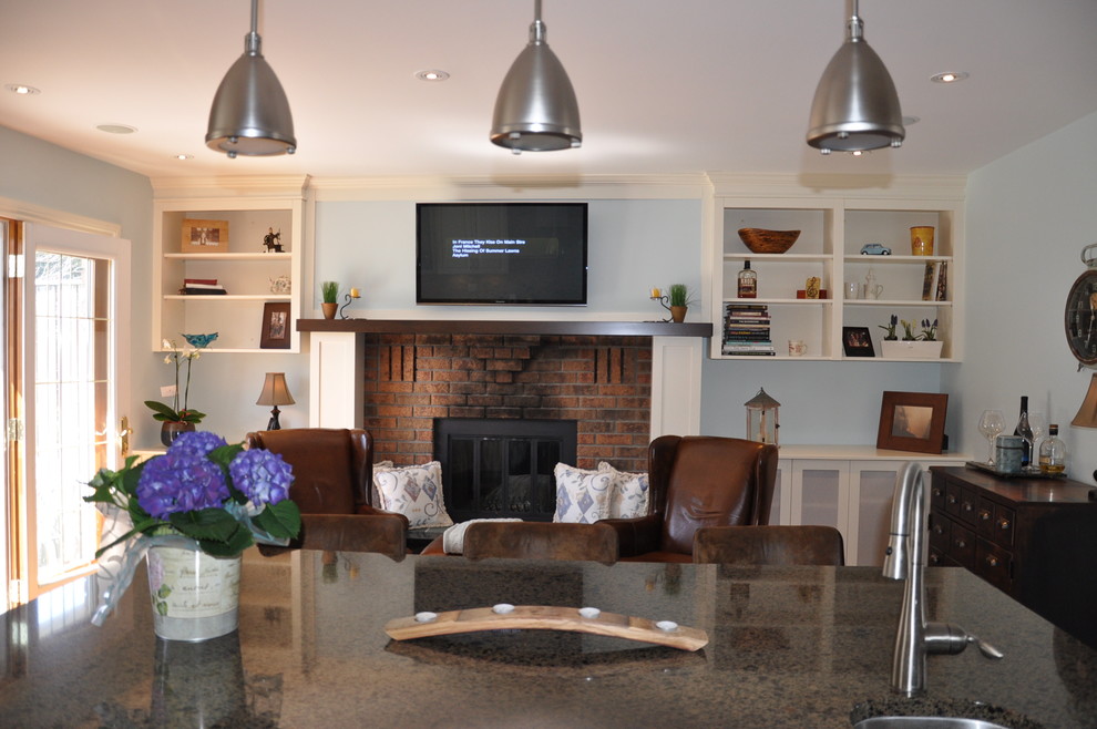 Inspiration for a transitional kitchen remodel in Toronto