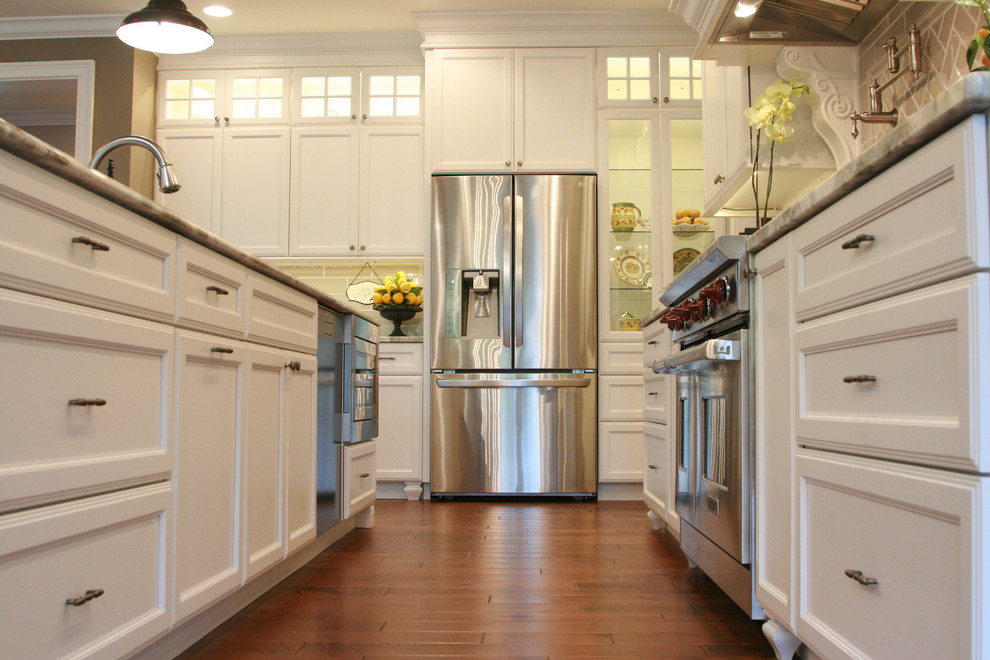 Inspiration for a transitional home design remodel in Cincinnati