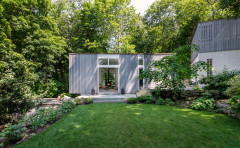 New Backyard Studio for a Home in an Iconic Modern Neighborhood