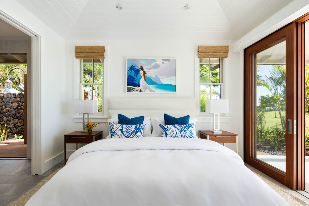 Island style bedroom photo in Hawaii