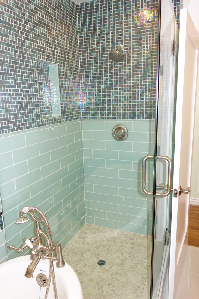 Example of a transitional home design design in Orange County