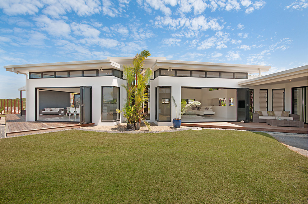 Design ideas for a mid-sized contemporary one-storey white exterior in Cairns with a hip roof.