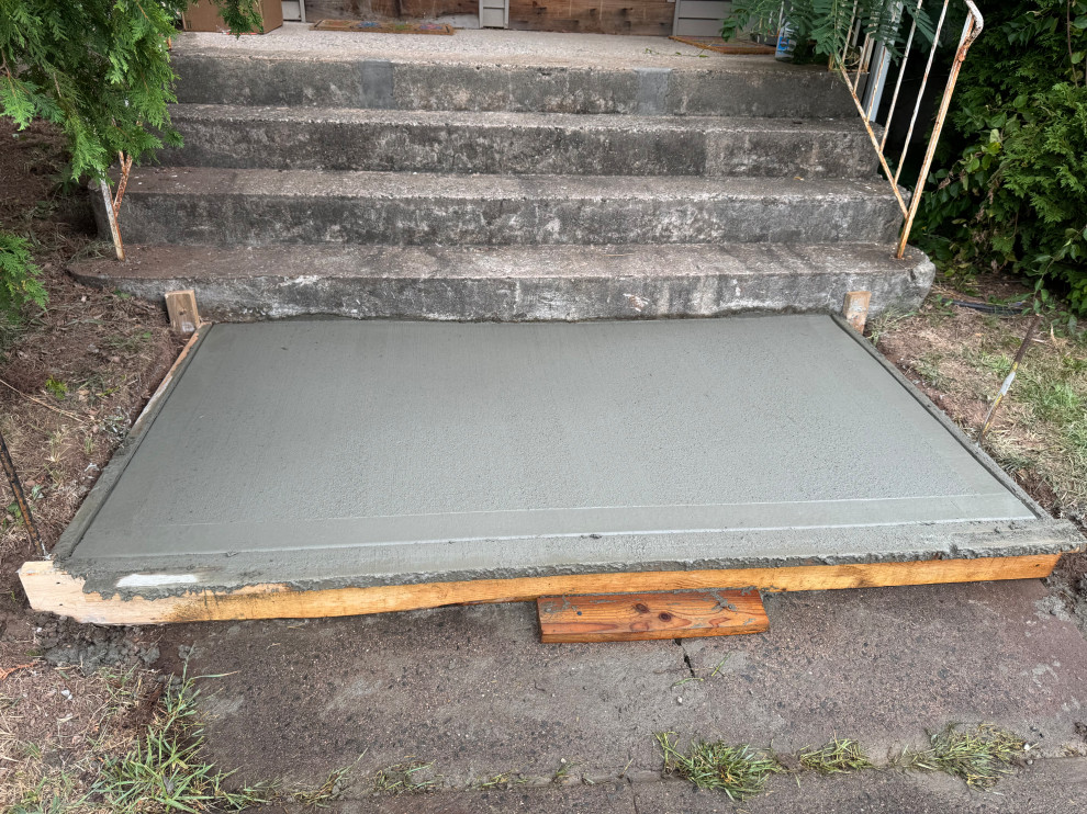 Concrete side walk