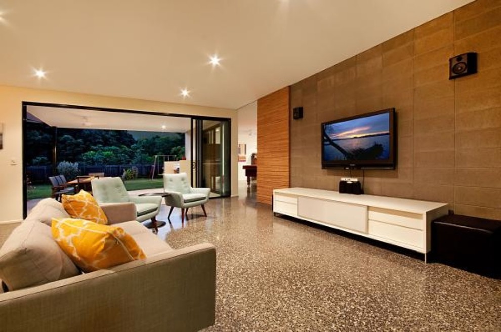 This is an example of a contemporary living room in Cairns.