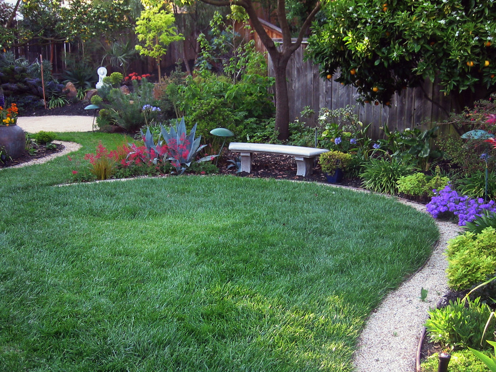 Large traditional backyard partial sun formal garden in San Diego with a container garden and gravel for spring.