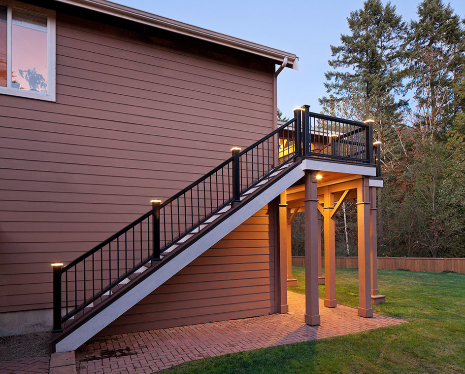 Inspiration for a transitional deck remodel in Seattle