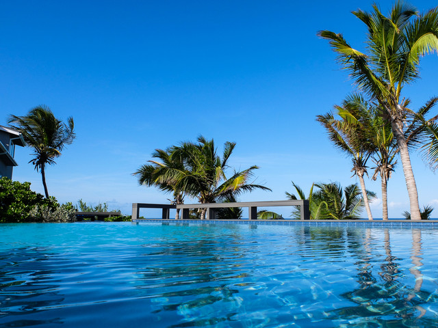 Windchat Villas in the Bahamas costero-piscina