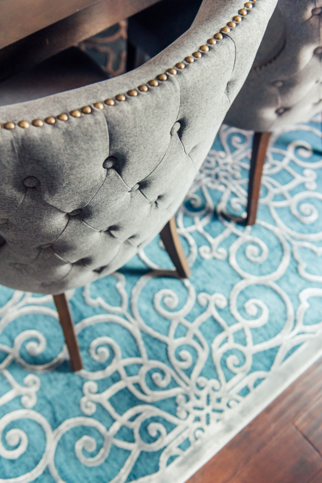 Inspiration for a transitional home design remodel in Toronto