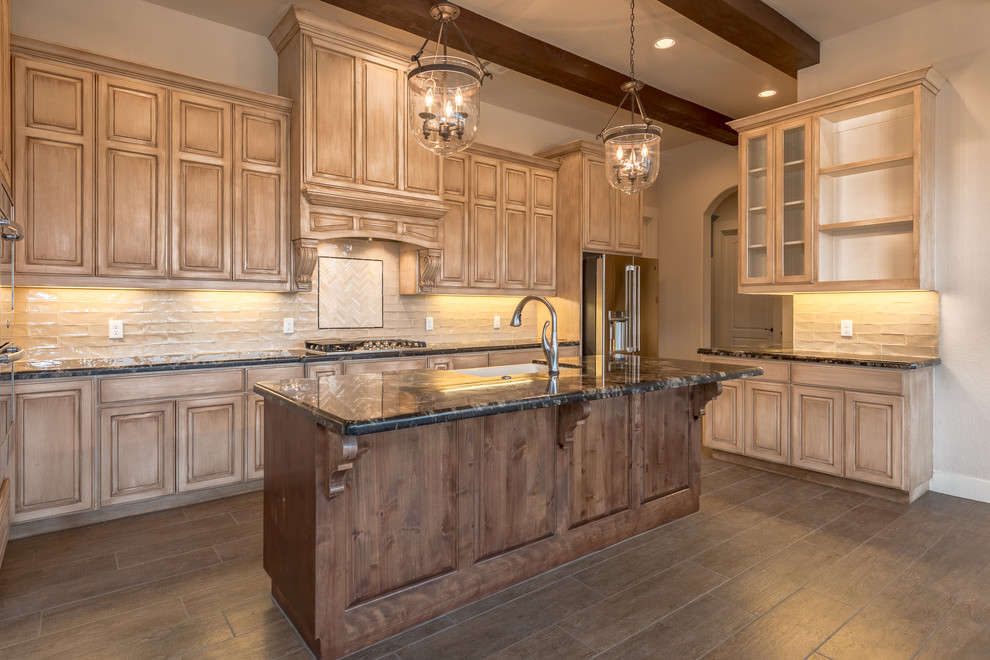 Transitional home design photo in Austin