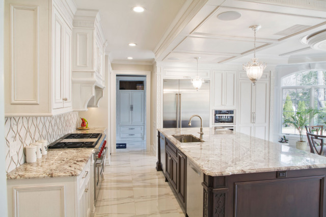 Transitional White Kitchen in Paramus, NJ. contemporain-cuisine
