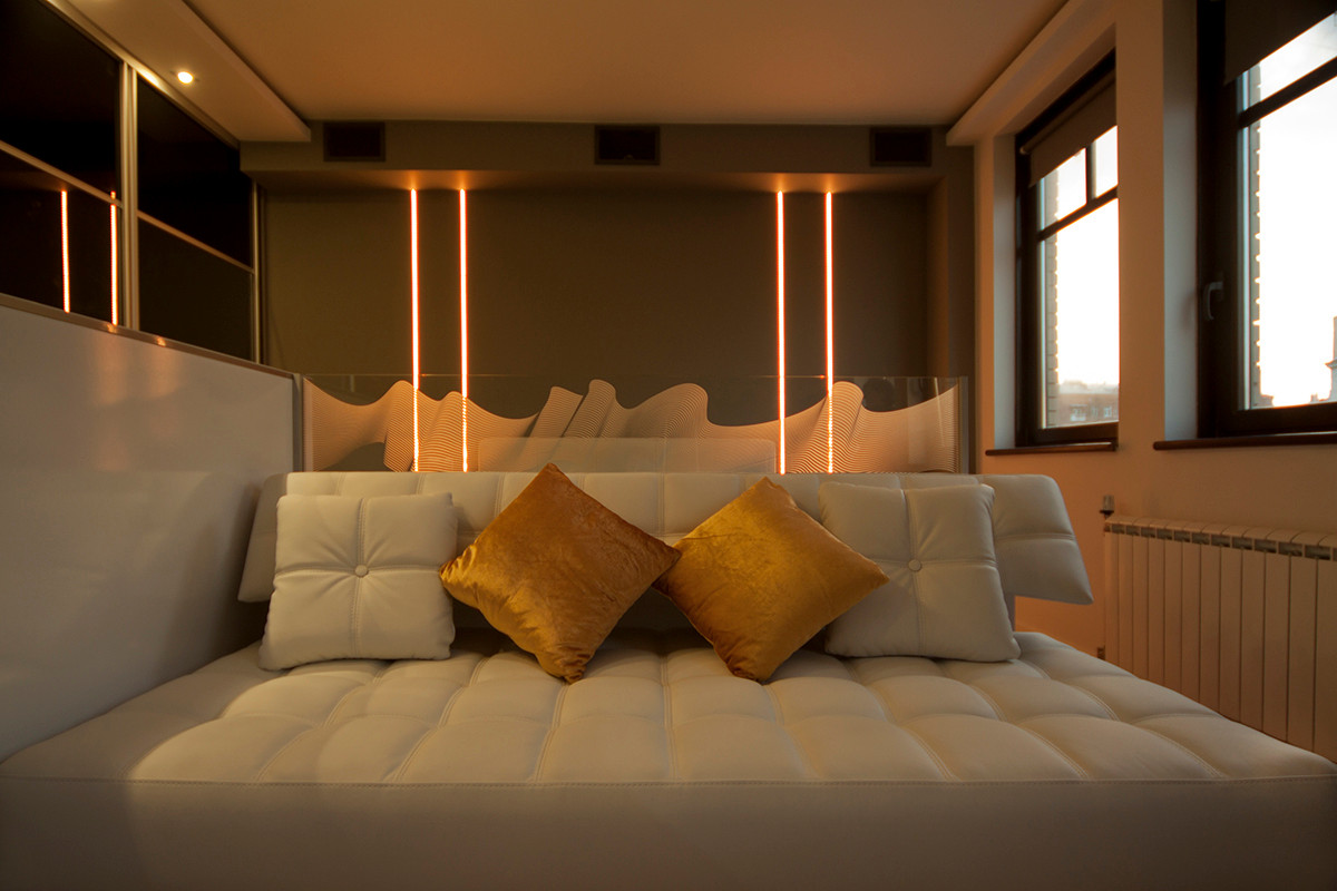 Современная студия со светодизайном