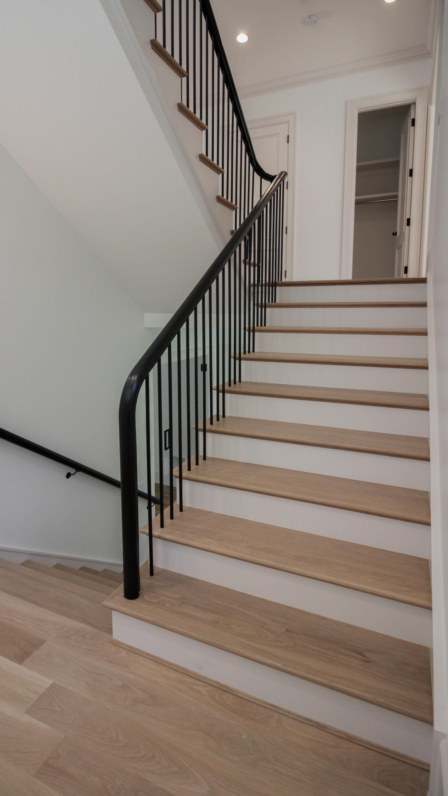 88_Clean & Modern Staircase, Arlington VA 22207