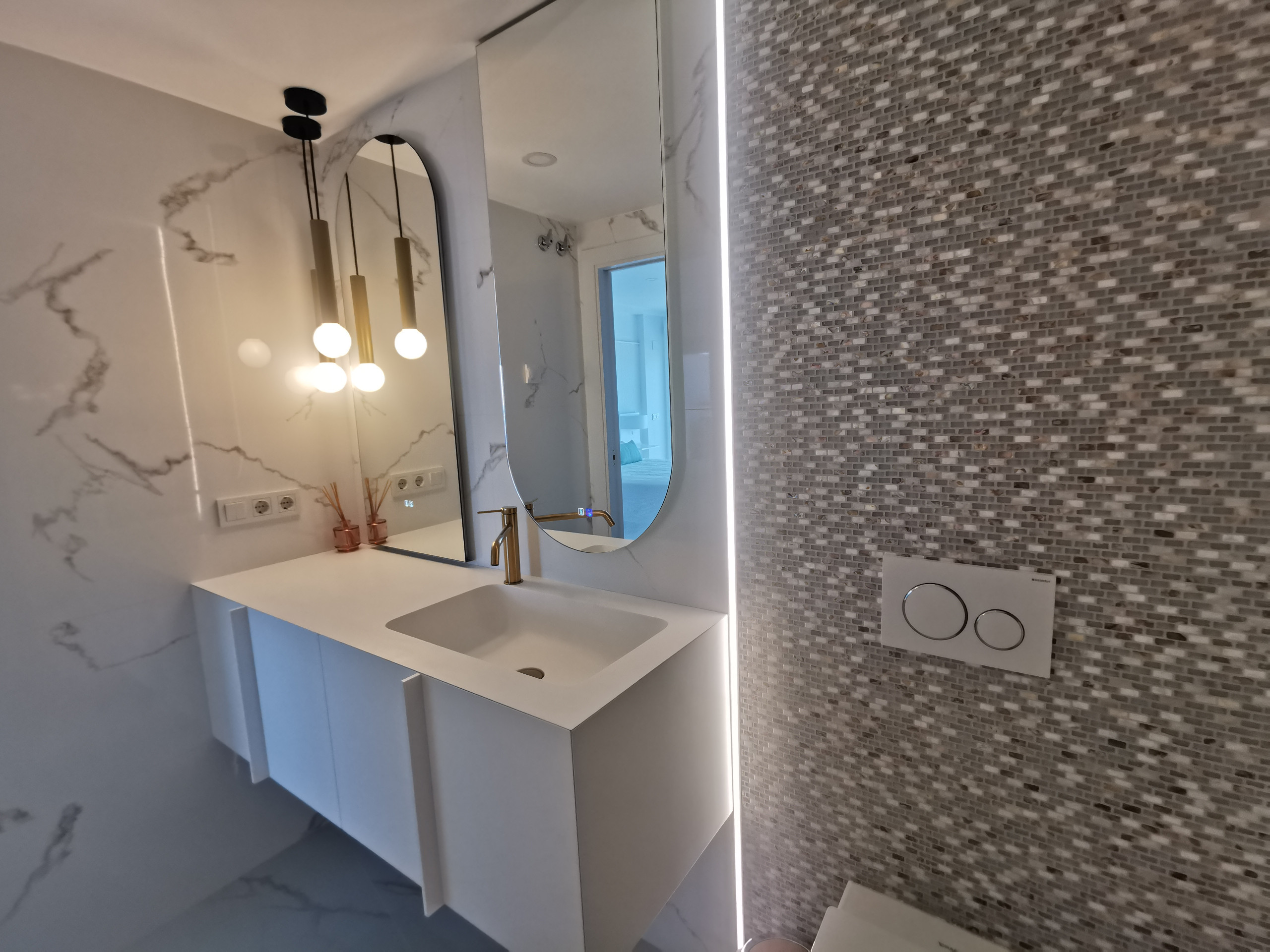 Proyecto de interiorismo/ reforma integral Ático junto al mar ( en curso)