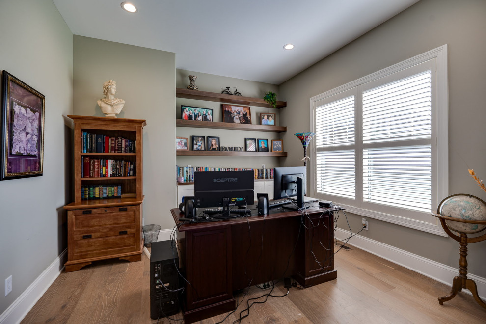 Home design - rustic home design idea in Cincinnati