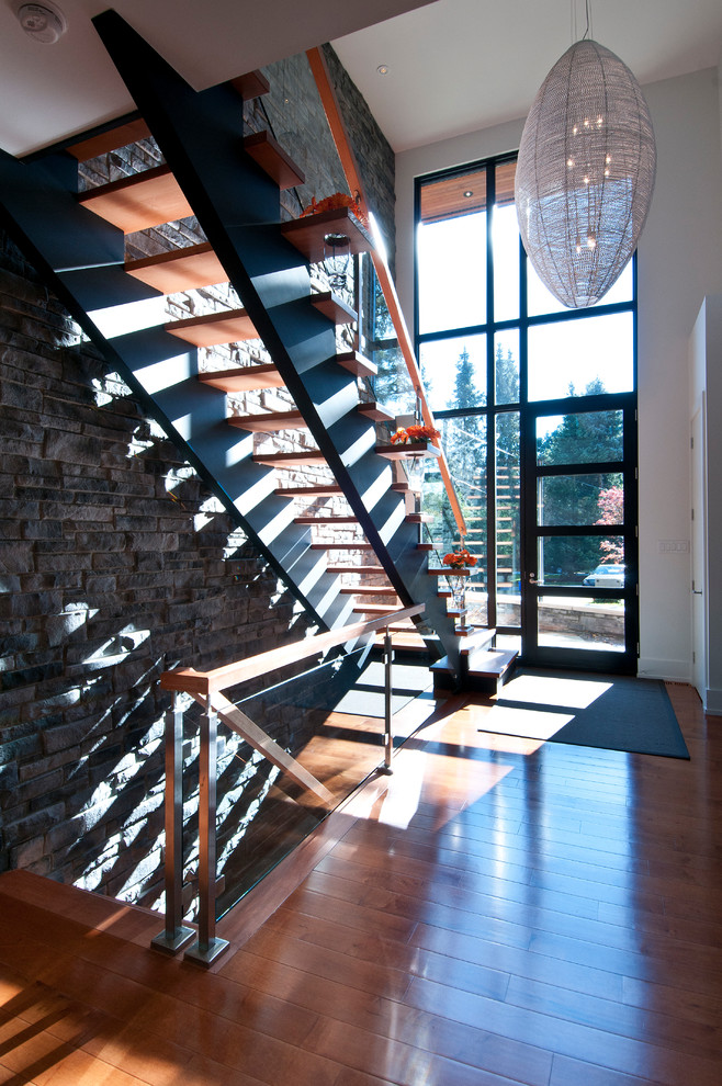 Photo of a mid-sized contemporary staircase in Toronto.