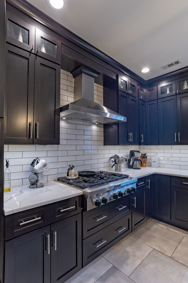 Design ideas for a mid-sized contemporary l-shaped eat-in kitchen in Philadelphia with an undermount sink, shaker cabinets, dark wood cabinets, quartz benchtops, white splashback, subway tile splashback, stainless steel appliances, porcelain floors, grey floor and white benchtop.