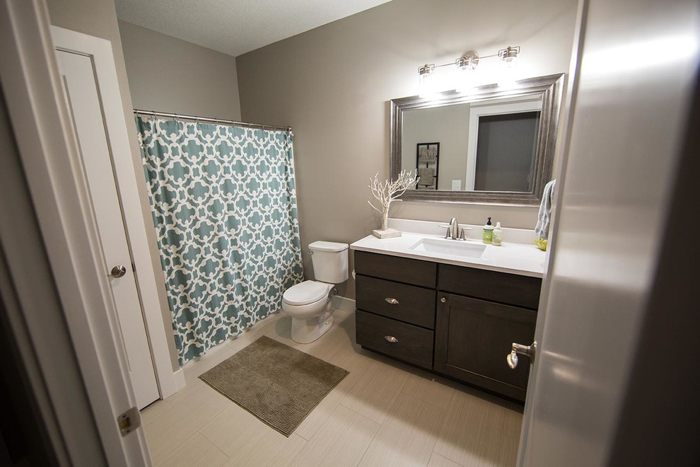 Example of a transitional bathroom design in Cedar Rapids