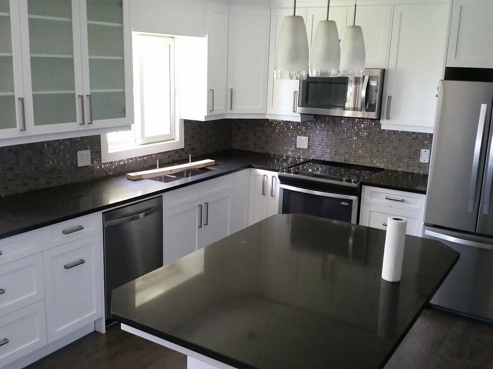 Kitchen - transitional kitchen idea