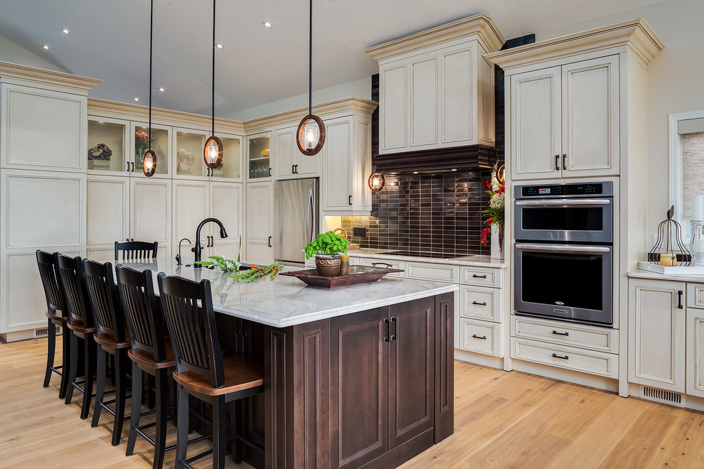 Inspiration for a transitional kitchen remodel in Calgary