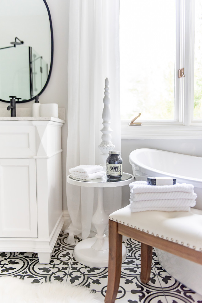 Home design - transitional home design idea in Toronto