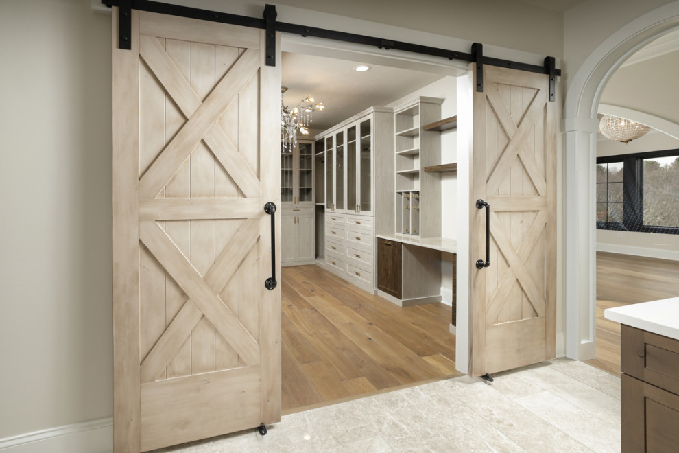 Inspiration for a country storage and wardrobe in Los Angeles.
